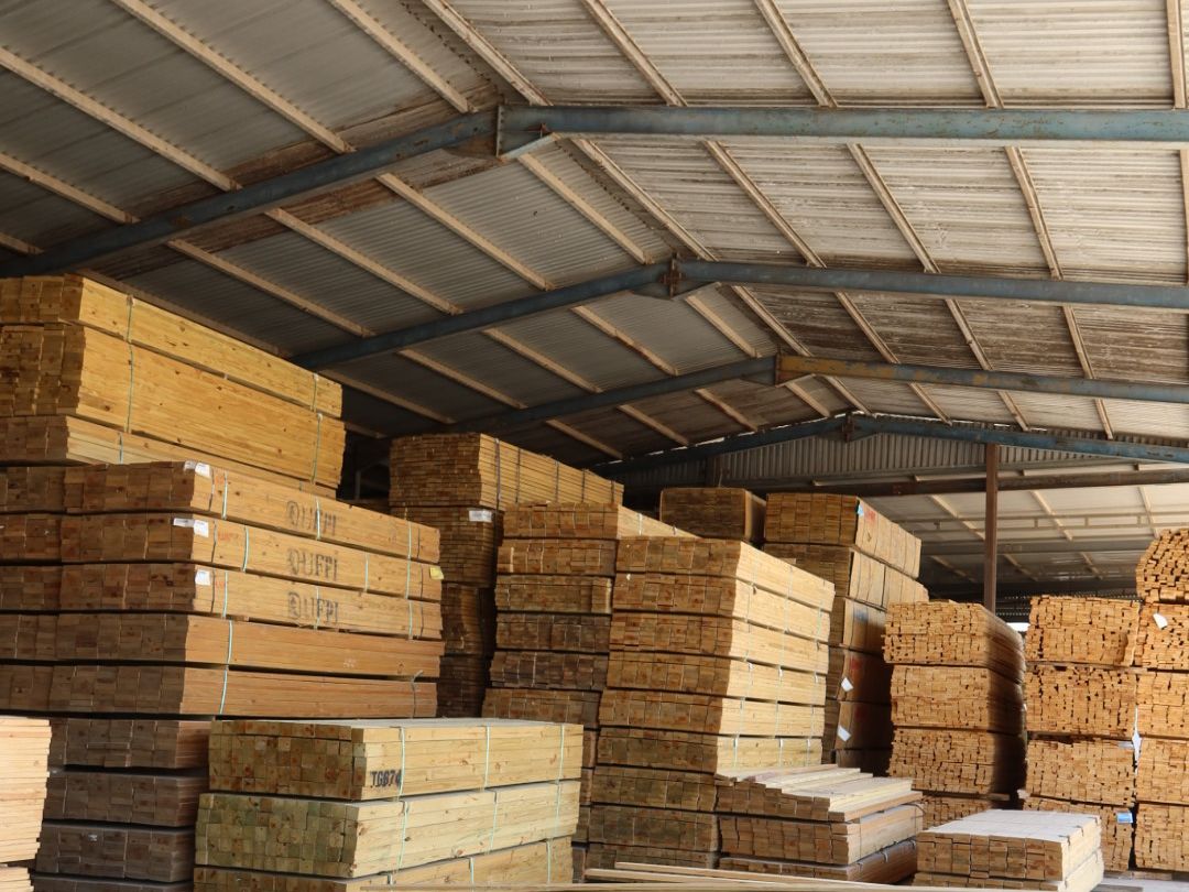 Lumber shed with graded timber stacked by size